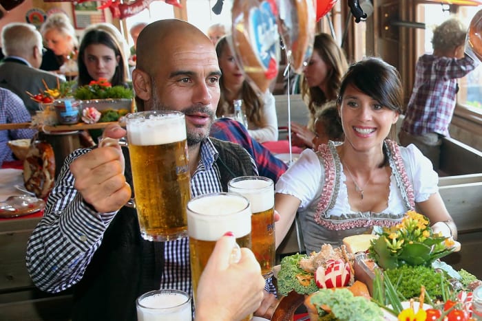 Pep-Guardiola-wife-Cristina-Oktoberfest-490650034.jpg